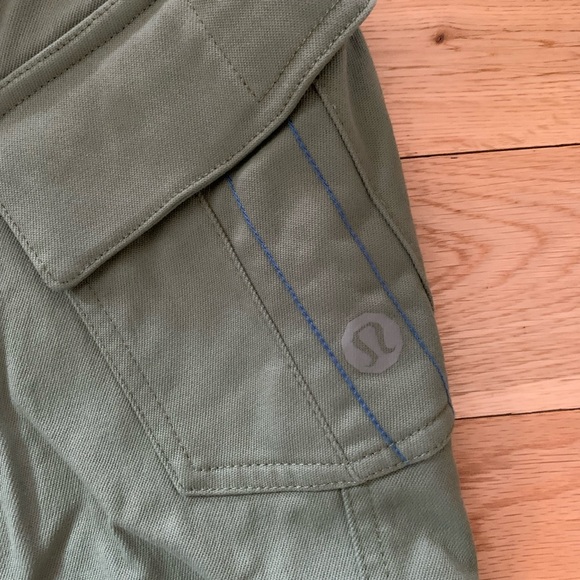 Lululemon cargo shorts size 30 men’s - Picture 3 of 3